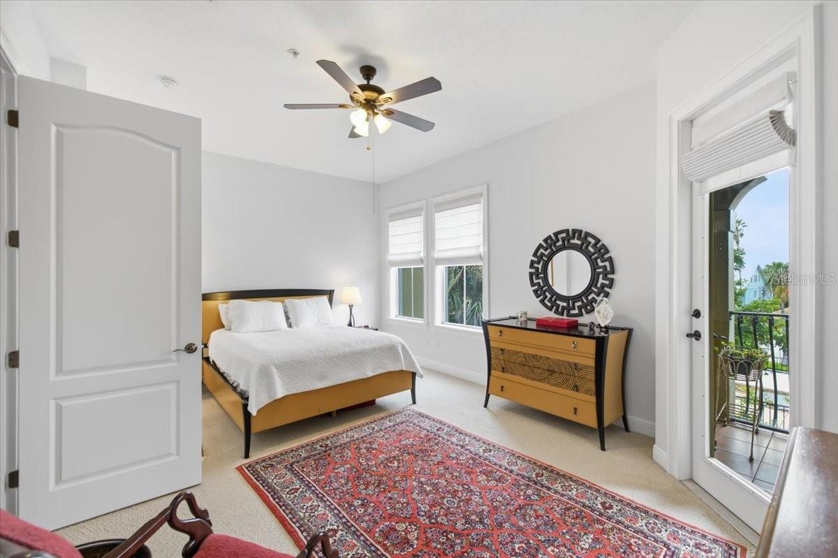 114 E DAVIS BLVD #8