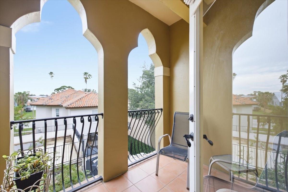 114 E DAVIS BLVD #8