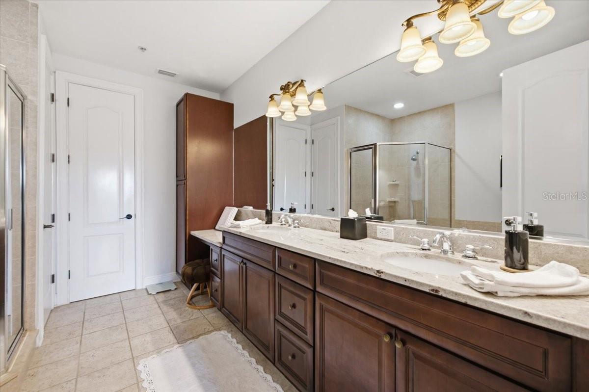 114 E DAVIS BLVD #8