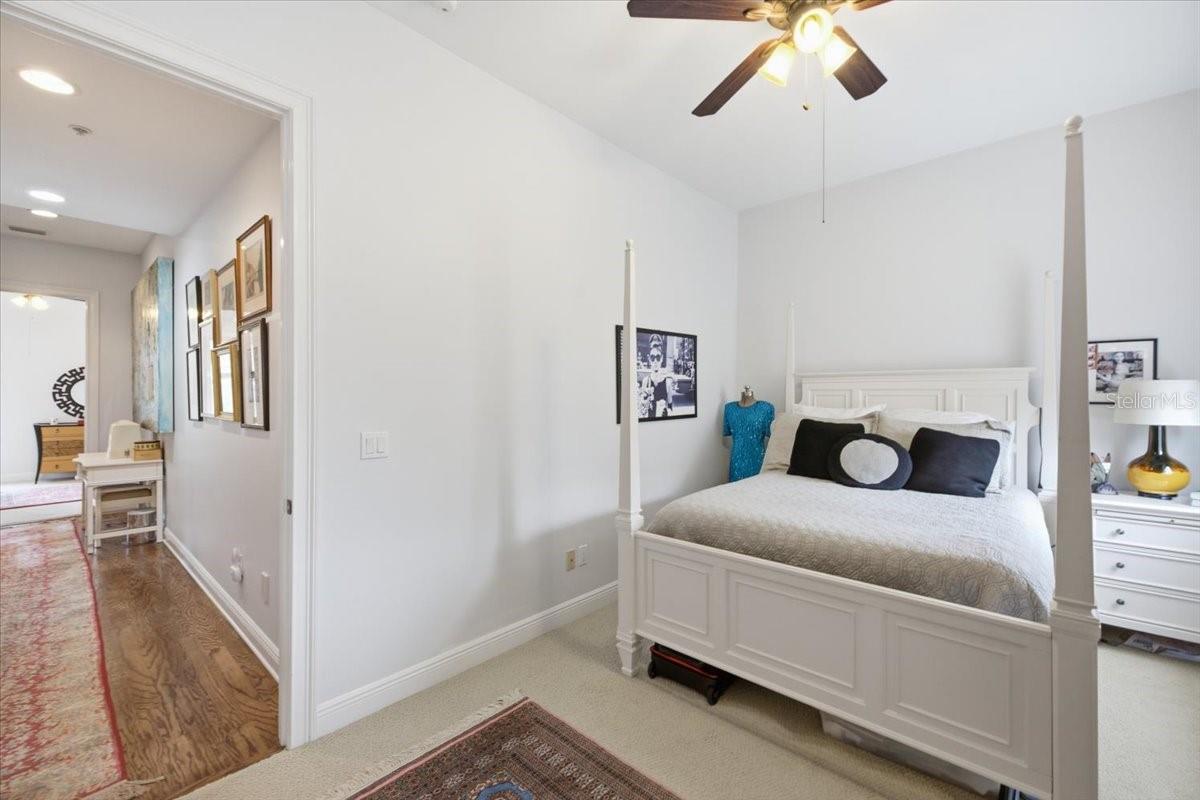 114 E DAVIS BLVD #8