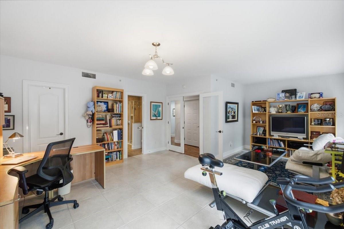114 E DAVIS BLVD #8