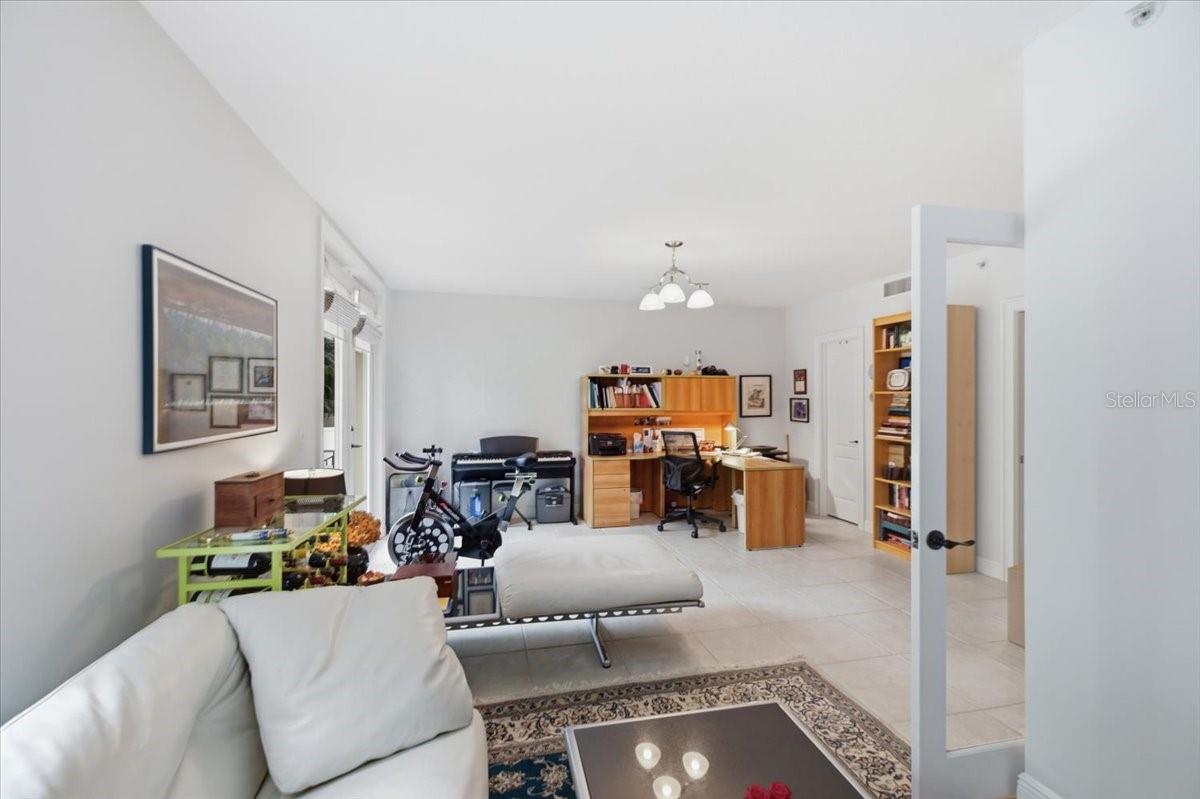114 E DAVIS BLVD #8