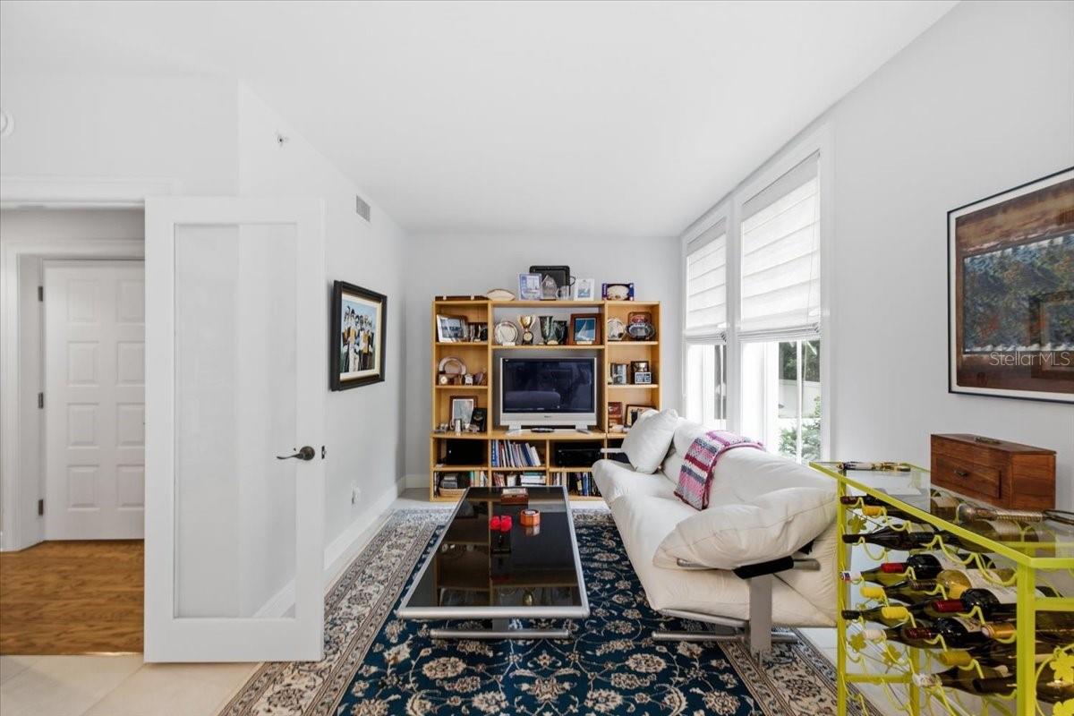 114 E DAVIS BLVD #8