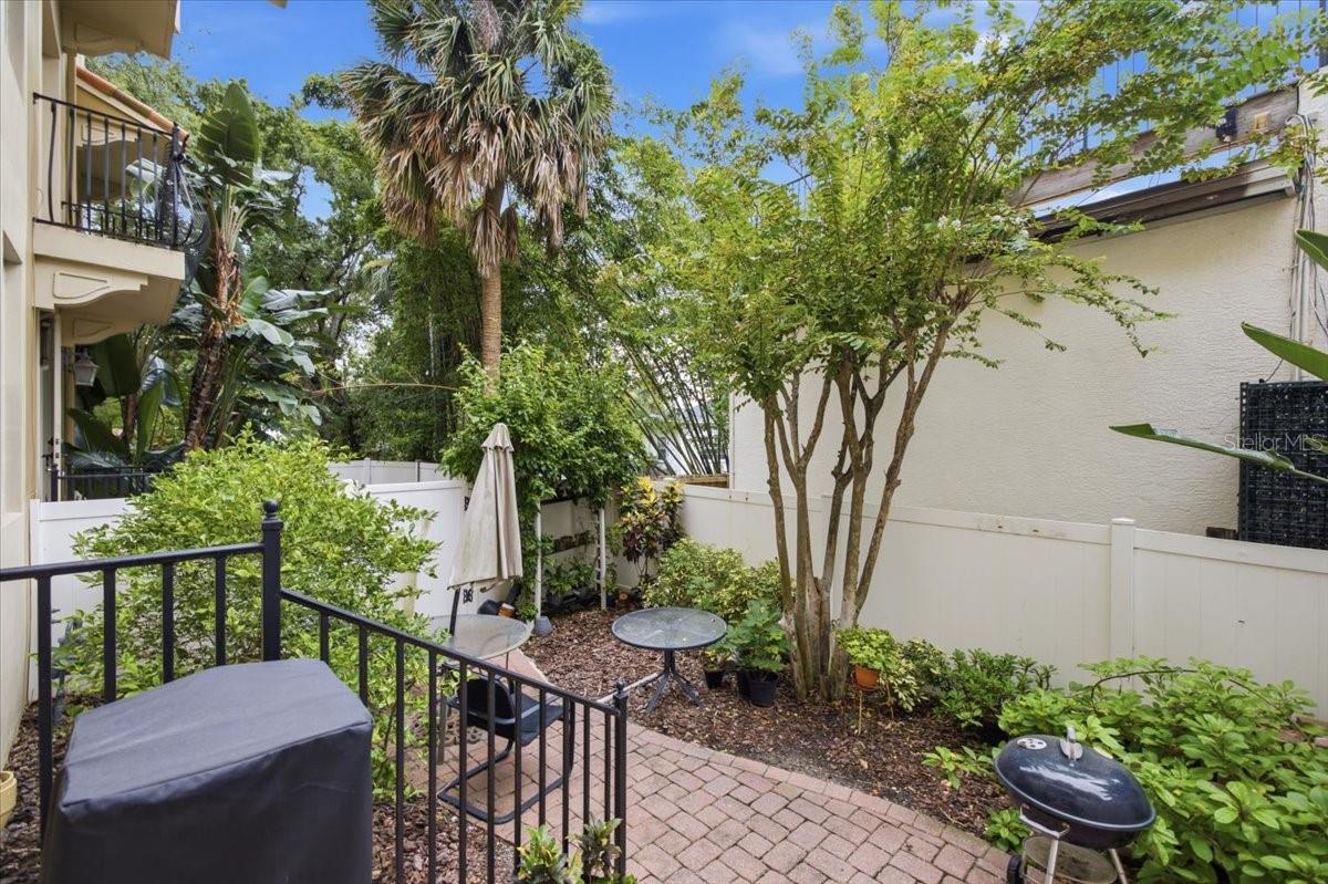 114 E DAVIS BLVD #8