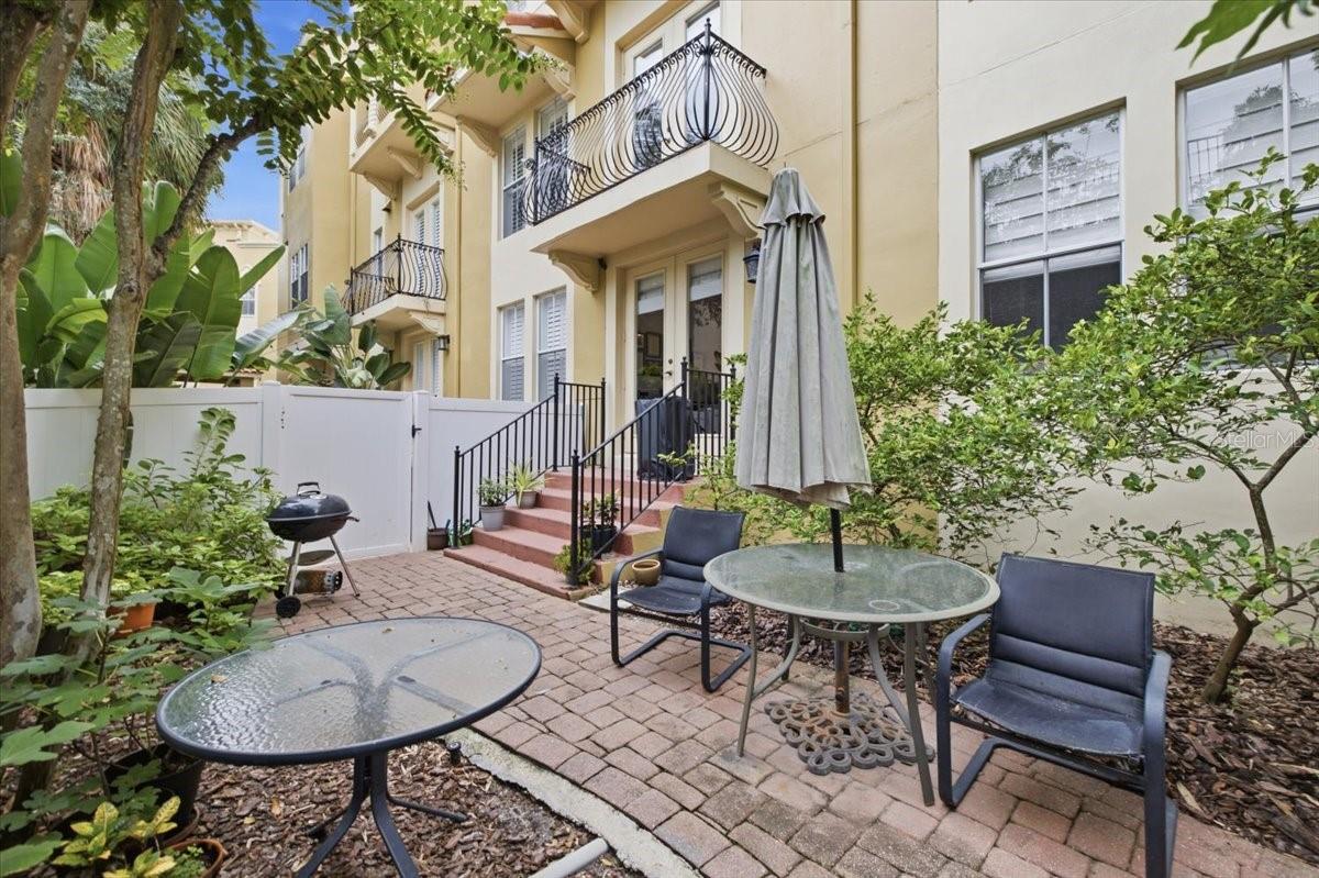 114 E DAVIS BLVD #8