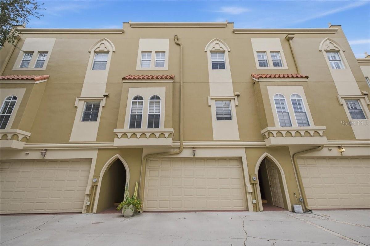 114 E DAVIS BLVD #8