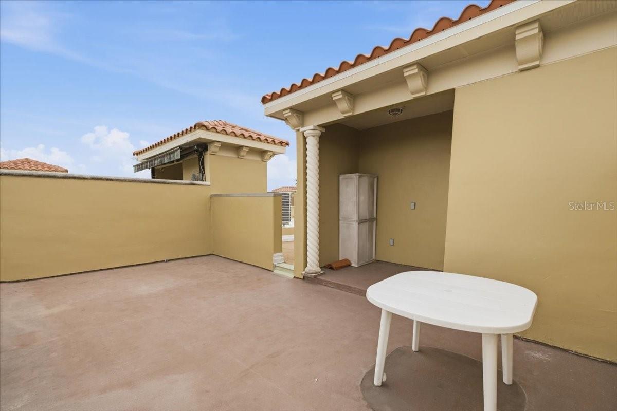 114 E DAVIS BLVD #8