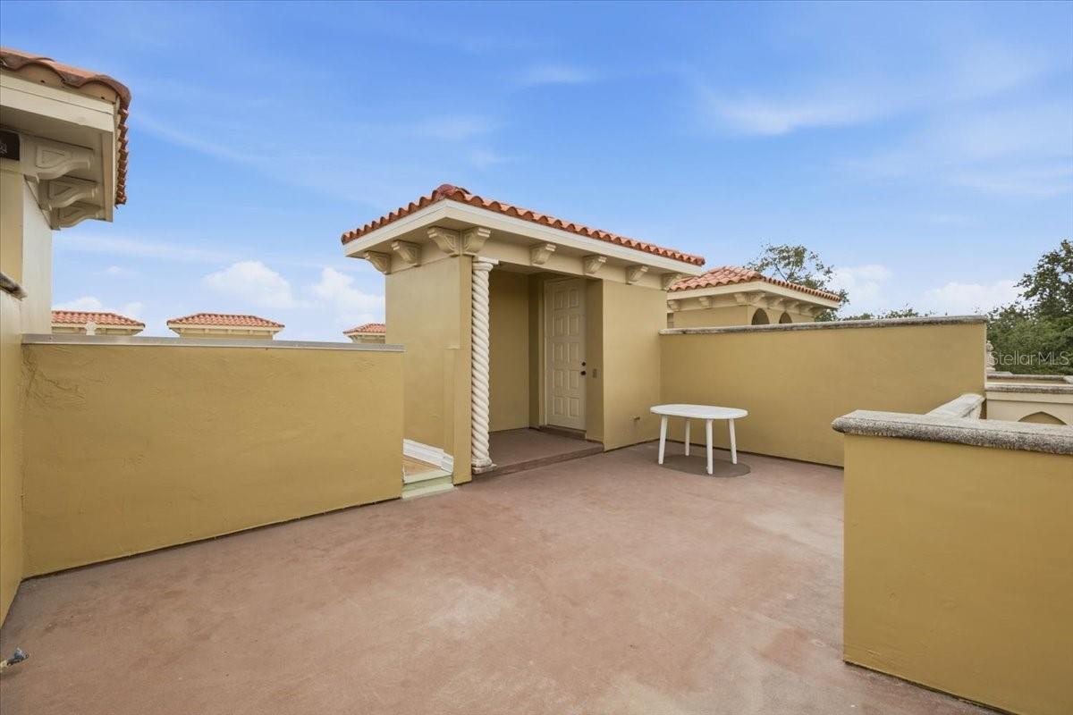 114 E DAVIS BLVD #8