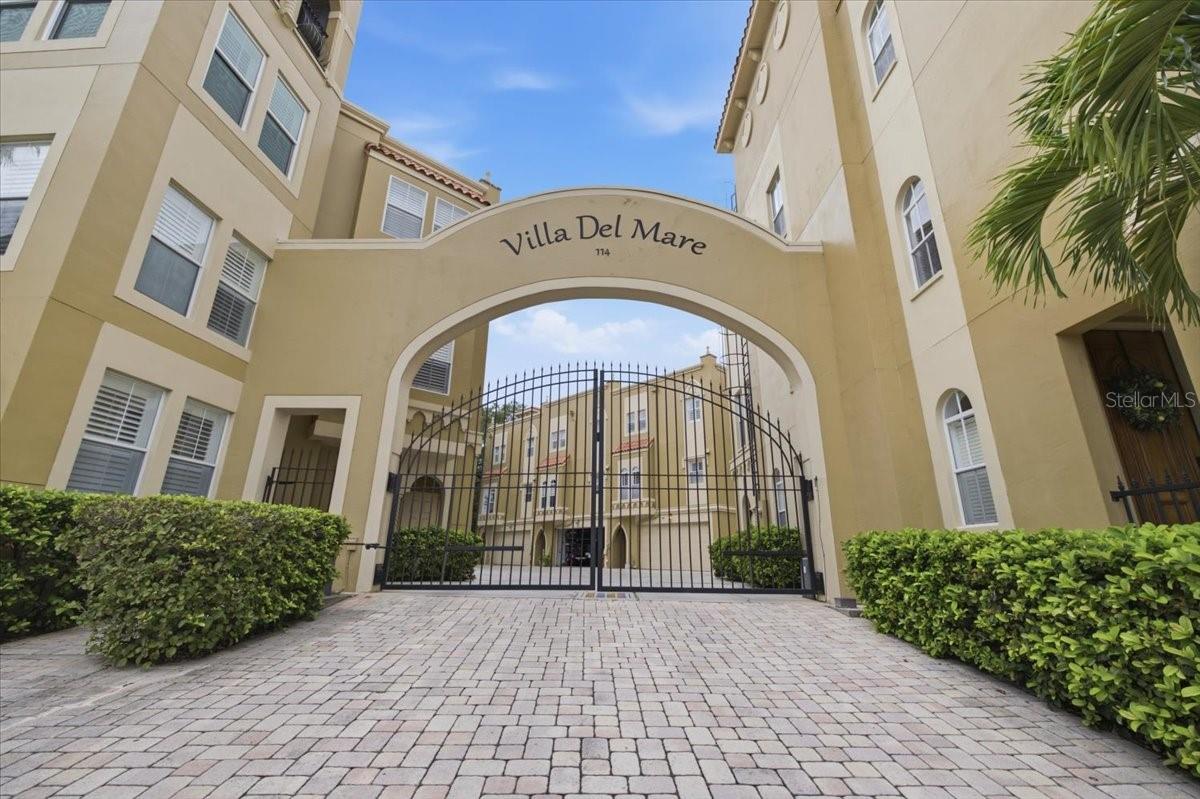 114 E DAVIS BLVD #8