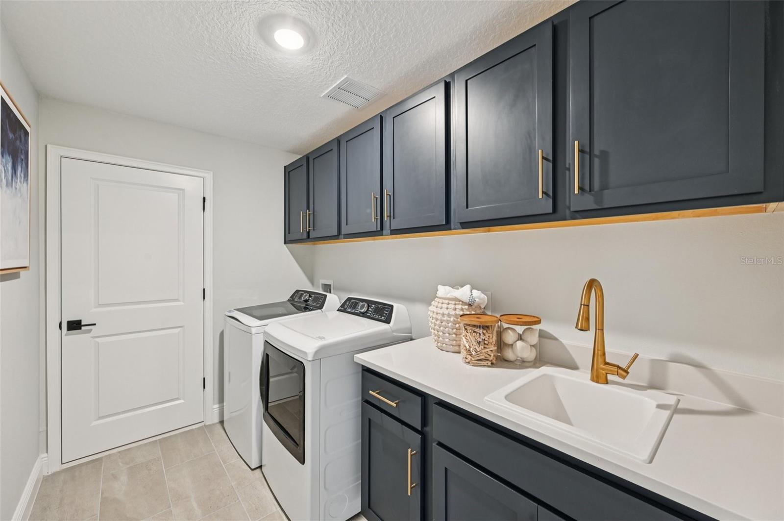 5977 FRESH FLORA DRIVE