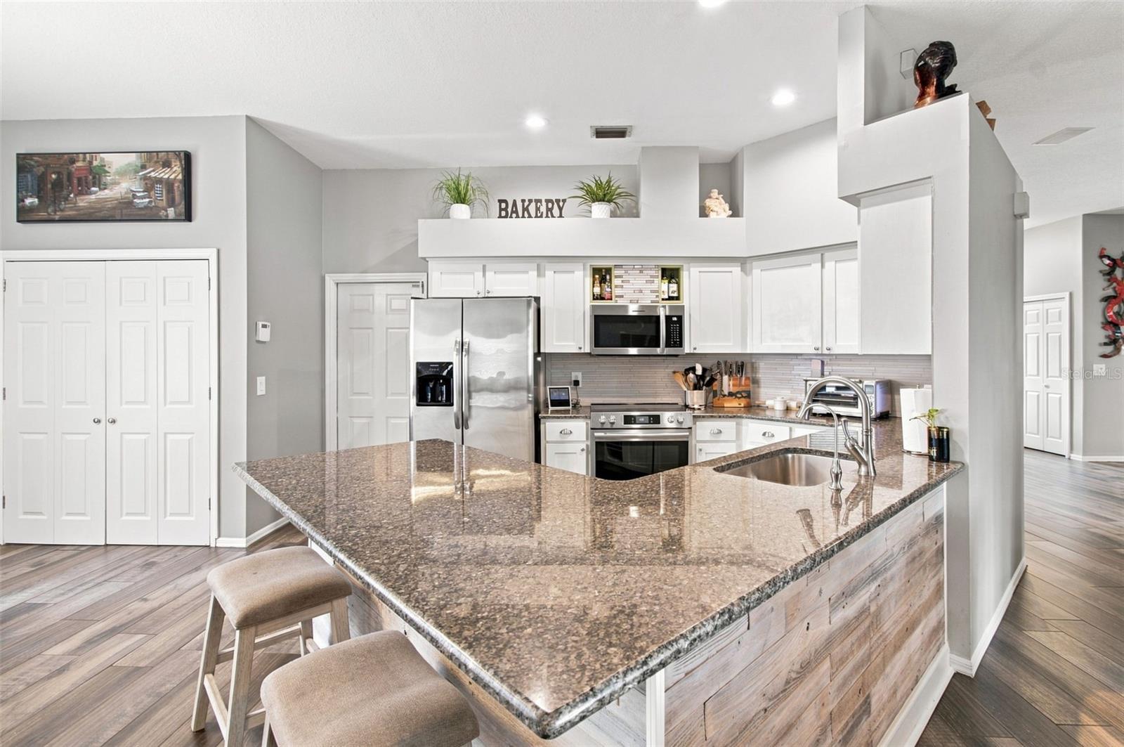 2244 GROVELAND DR