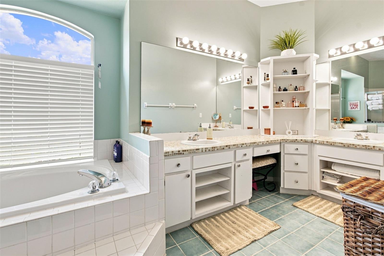 2244 GROVELAND DR