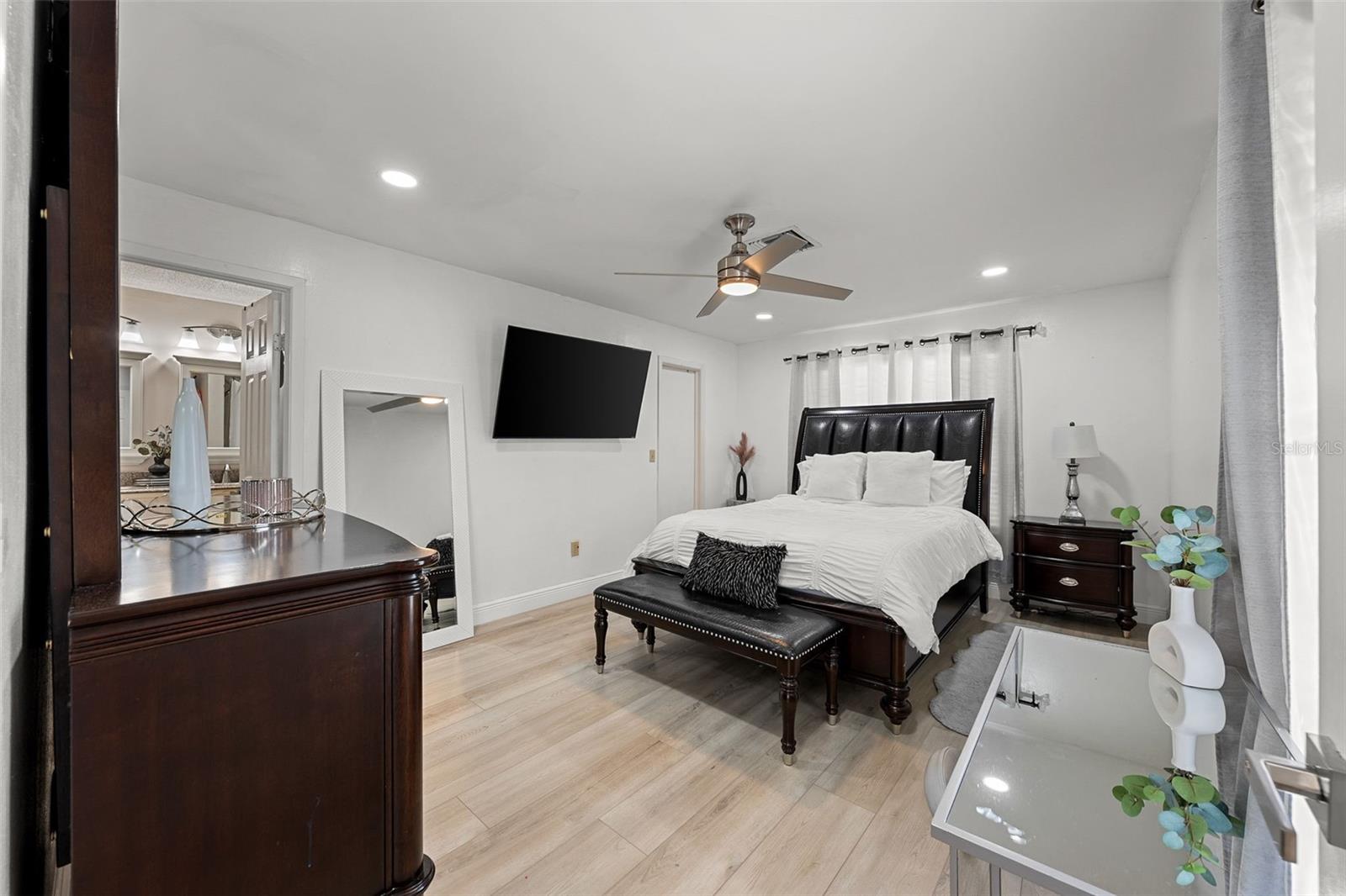 6301 NESTING CT