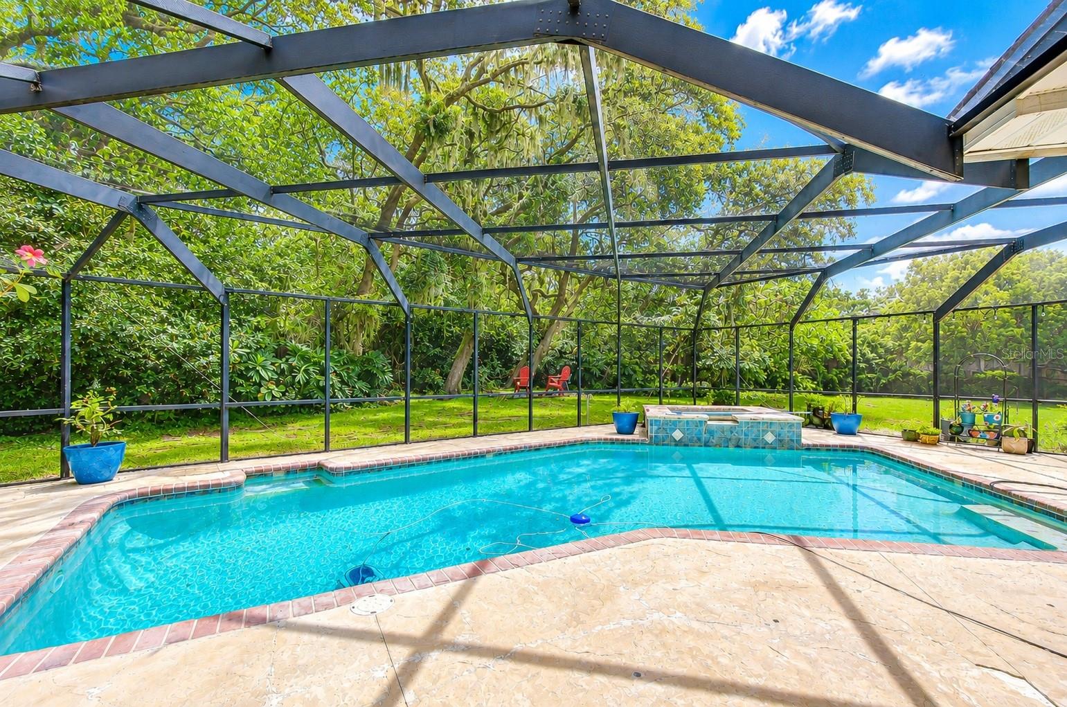 901 WOODVIEW DR