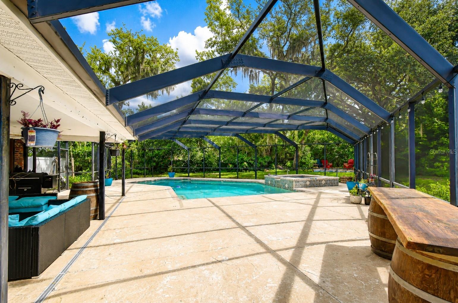 901 WOODVIEW DR