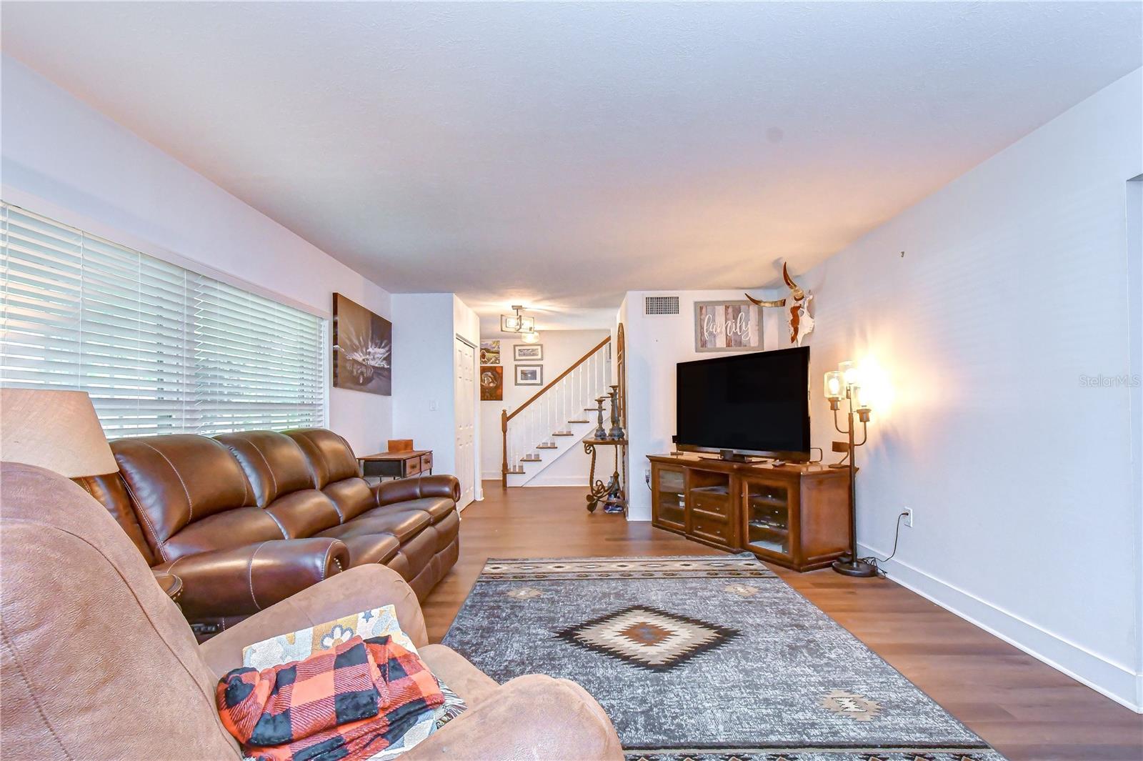 901 WOODVIEW DR
