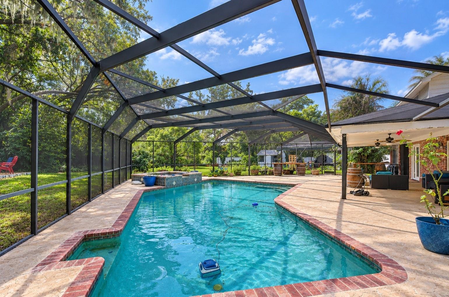 901 WOODVIEW DR