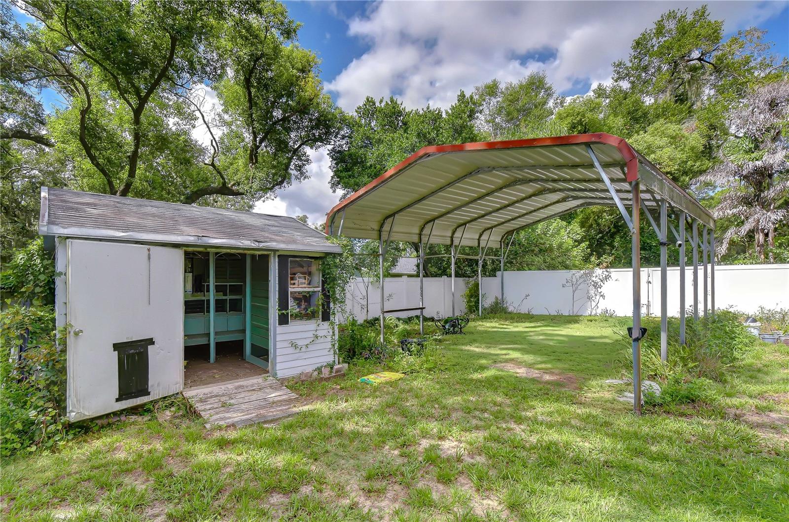 901 WOODVIEW DR