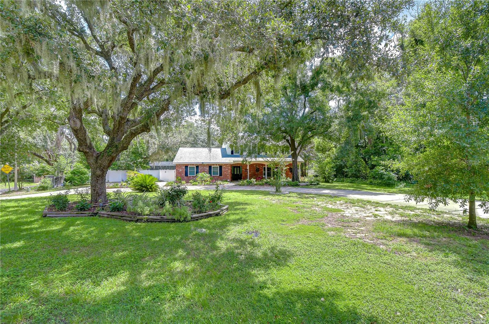 901 WOODVIEW DR