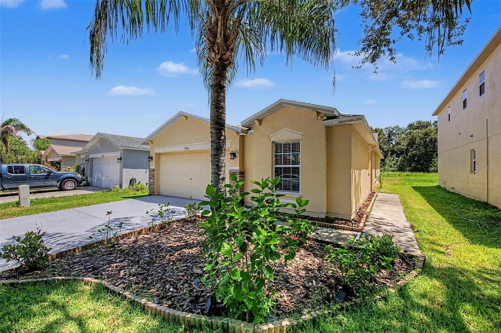 7838 CARRIAGE POINTE DR