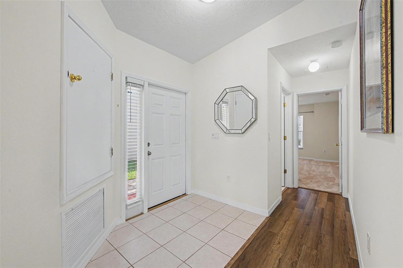 7838 CARRIAGE POINTE DR