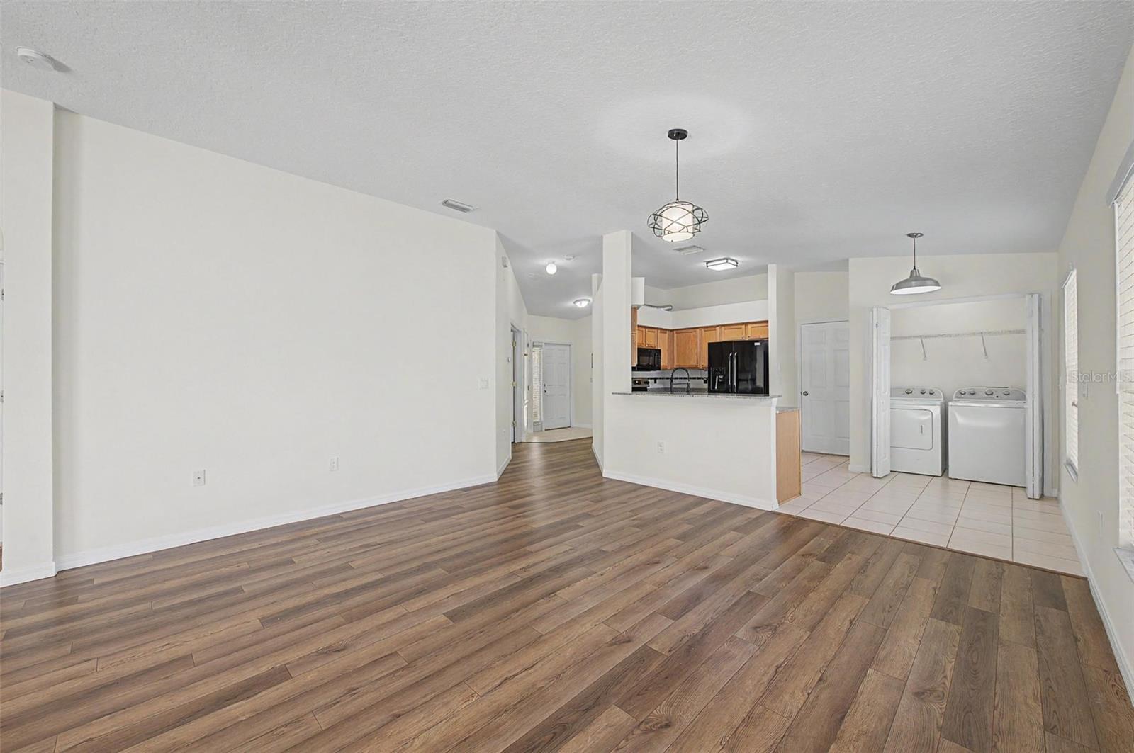 7838 CARRIAGE POINTE DR