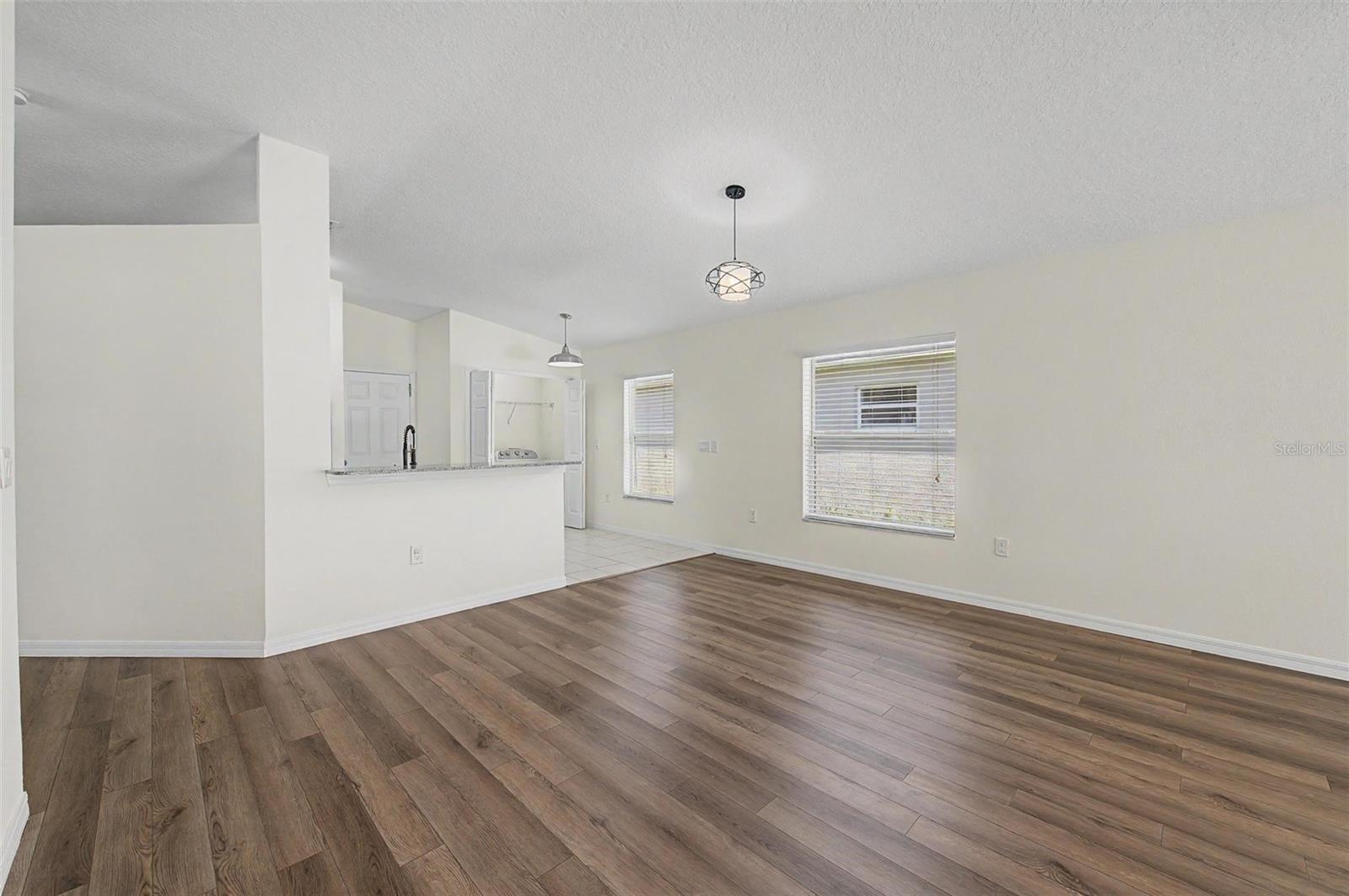 7838 CARRIAGE POINTE DR