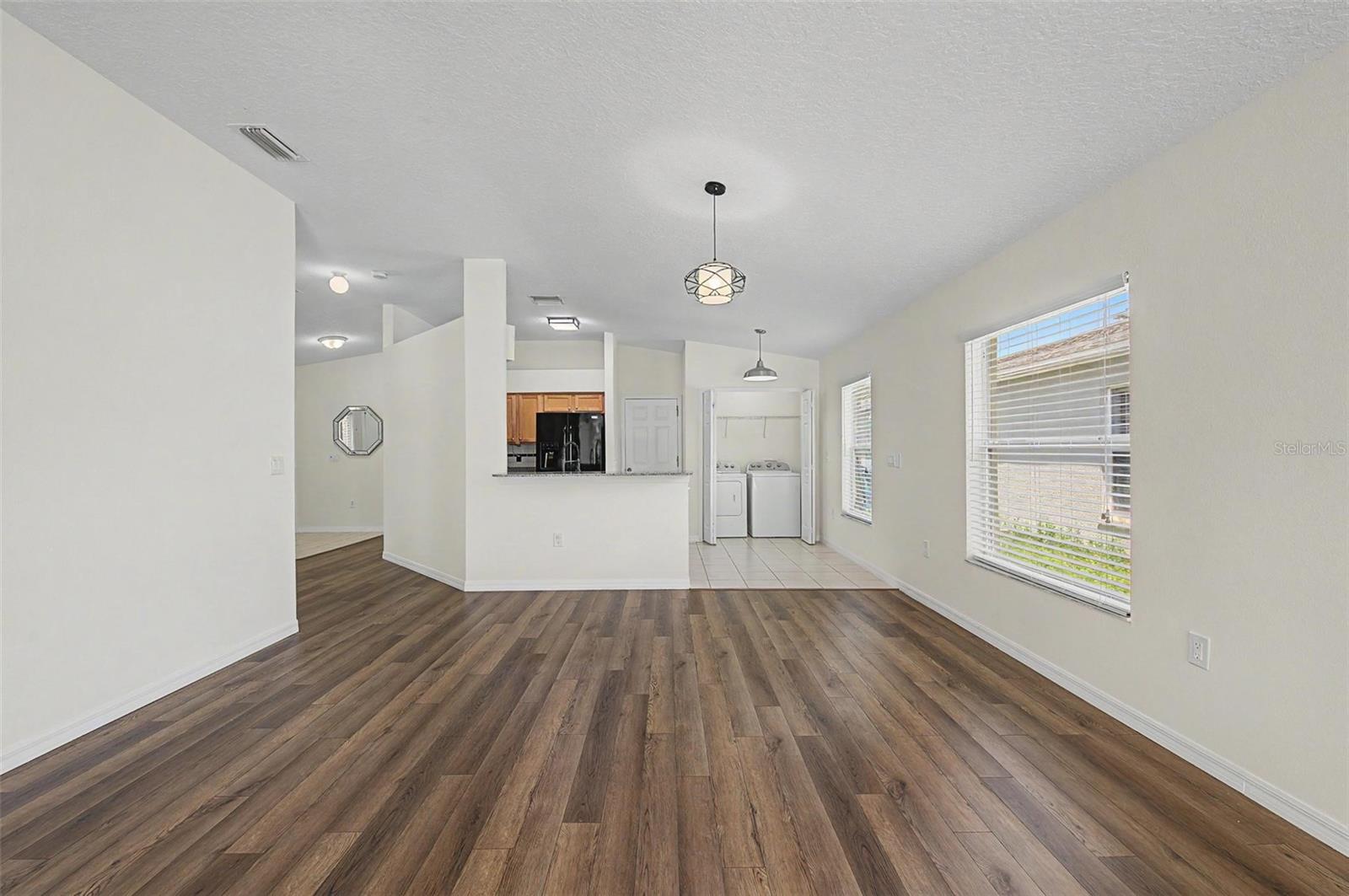 7838 CARRIAGE POINTE DR