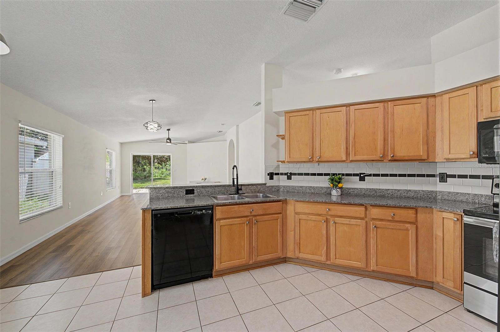 7838 CARRIAGE POINTE DR