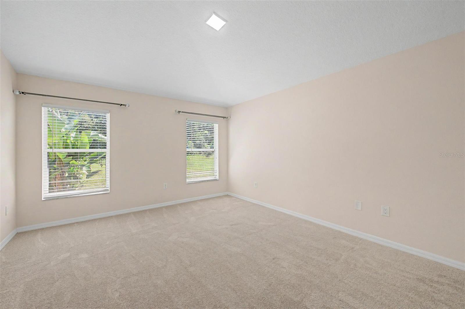 7838 CARRIAGE POINTE DR