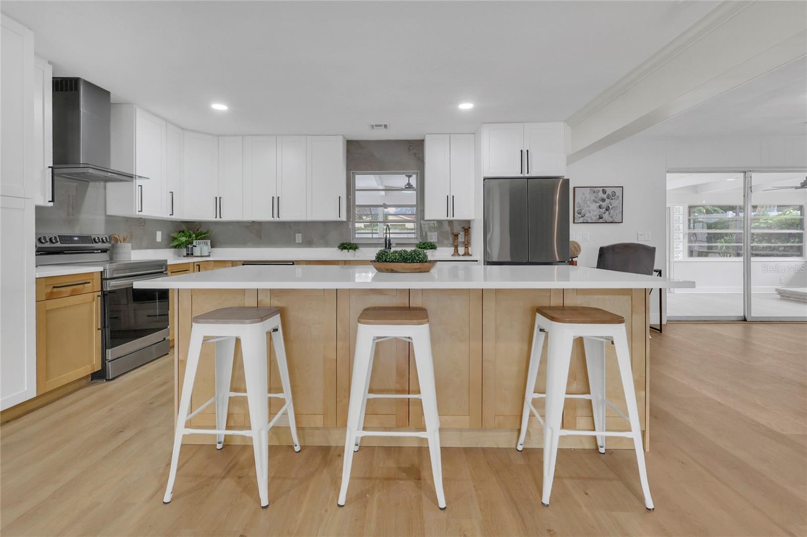 5627 OAKLAND DR