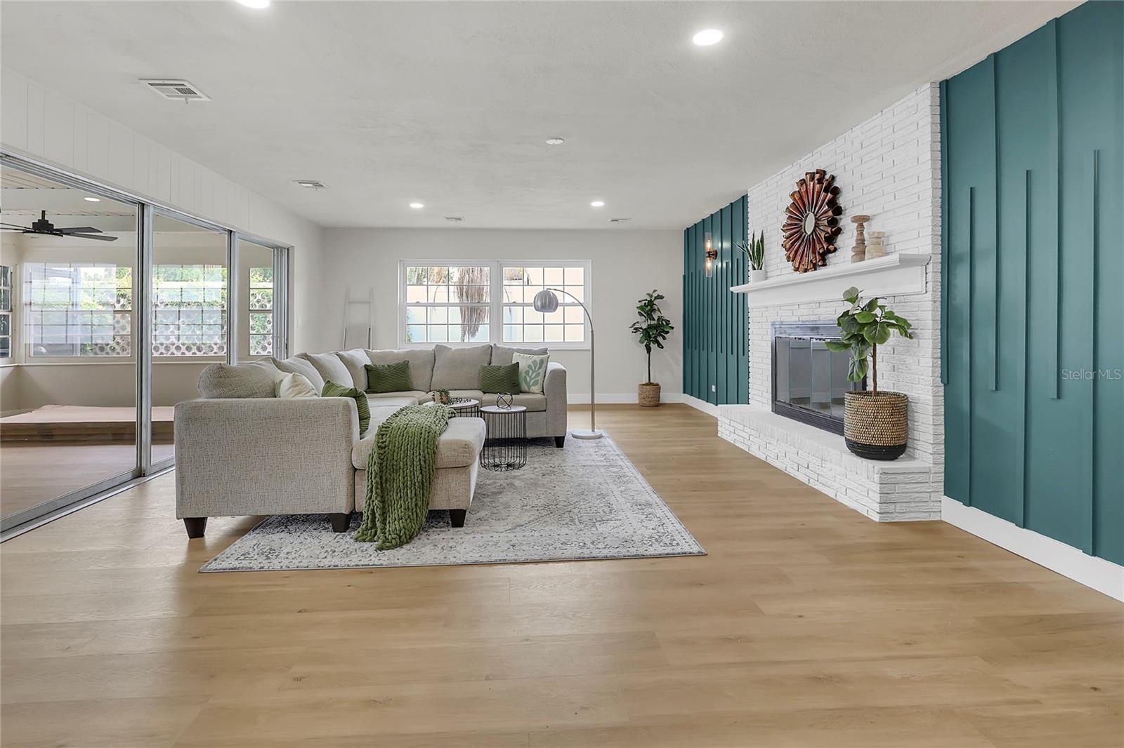 5627 OAKLAND DR
