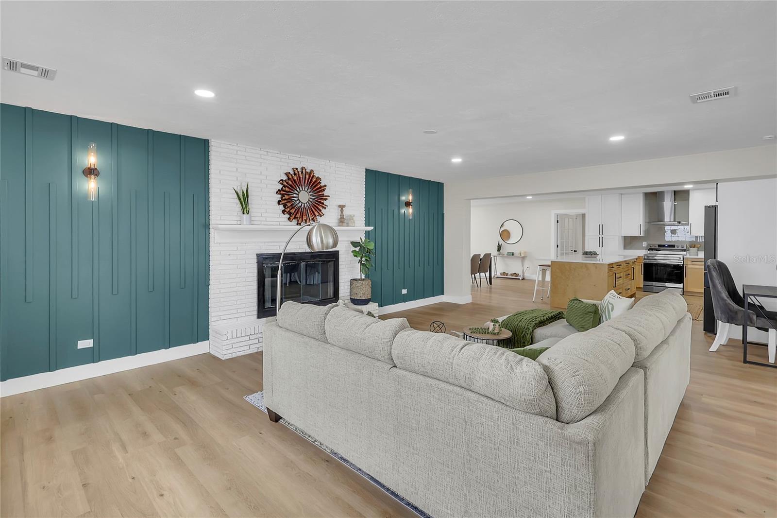 5627 OAKLAND DR