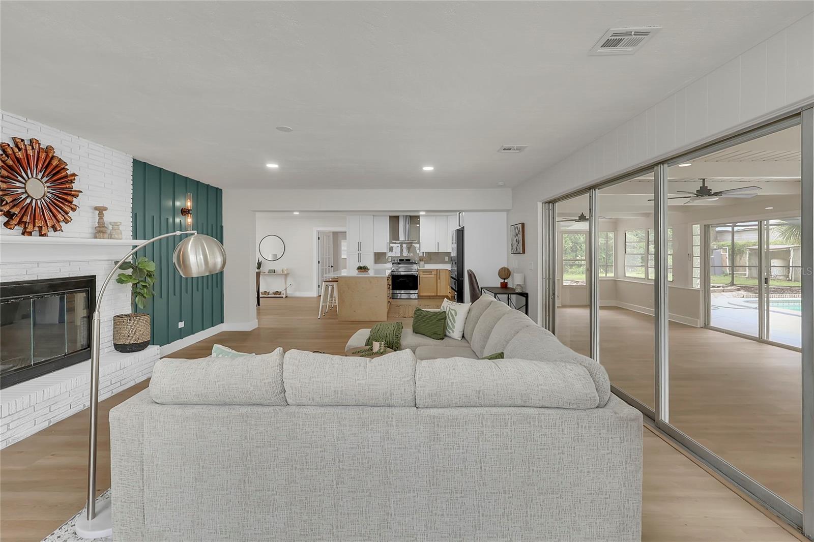 5627 OAKLAND DR