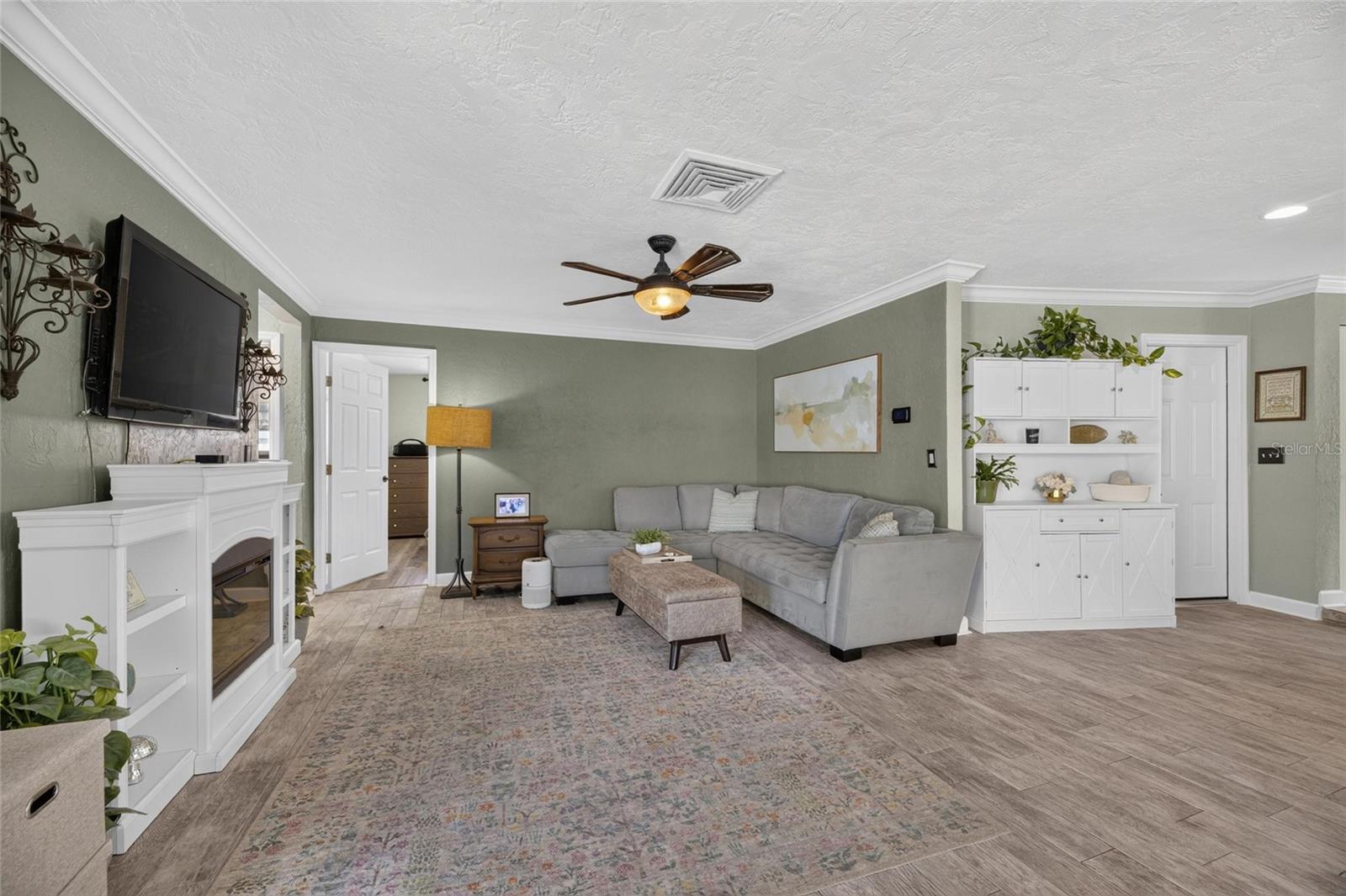 6314 WISTERIA LN