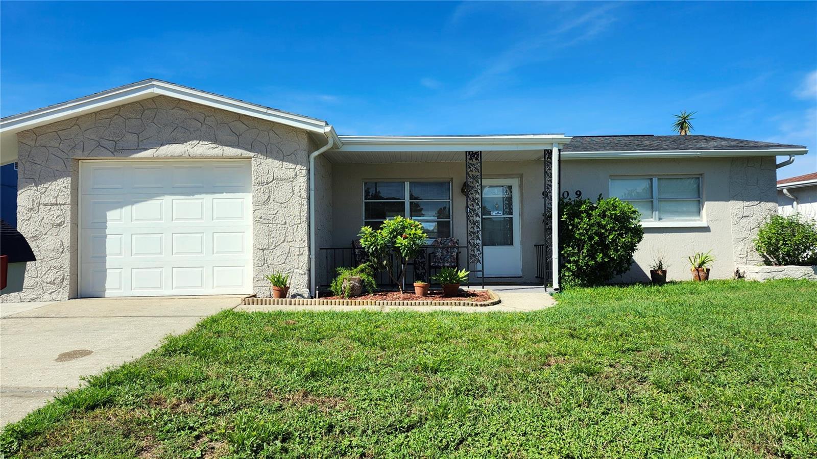 9709 LAKESIDE LN