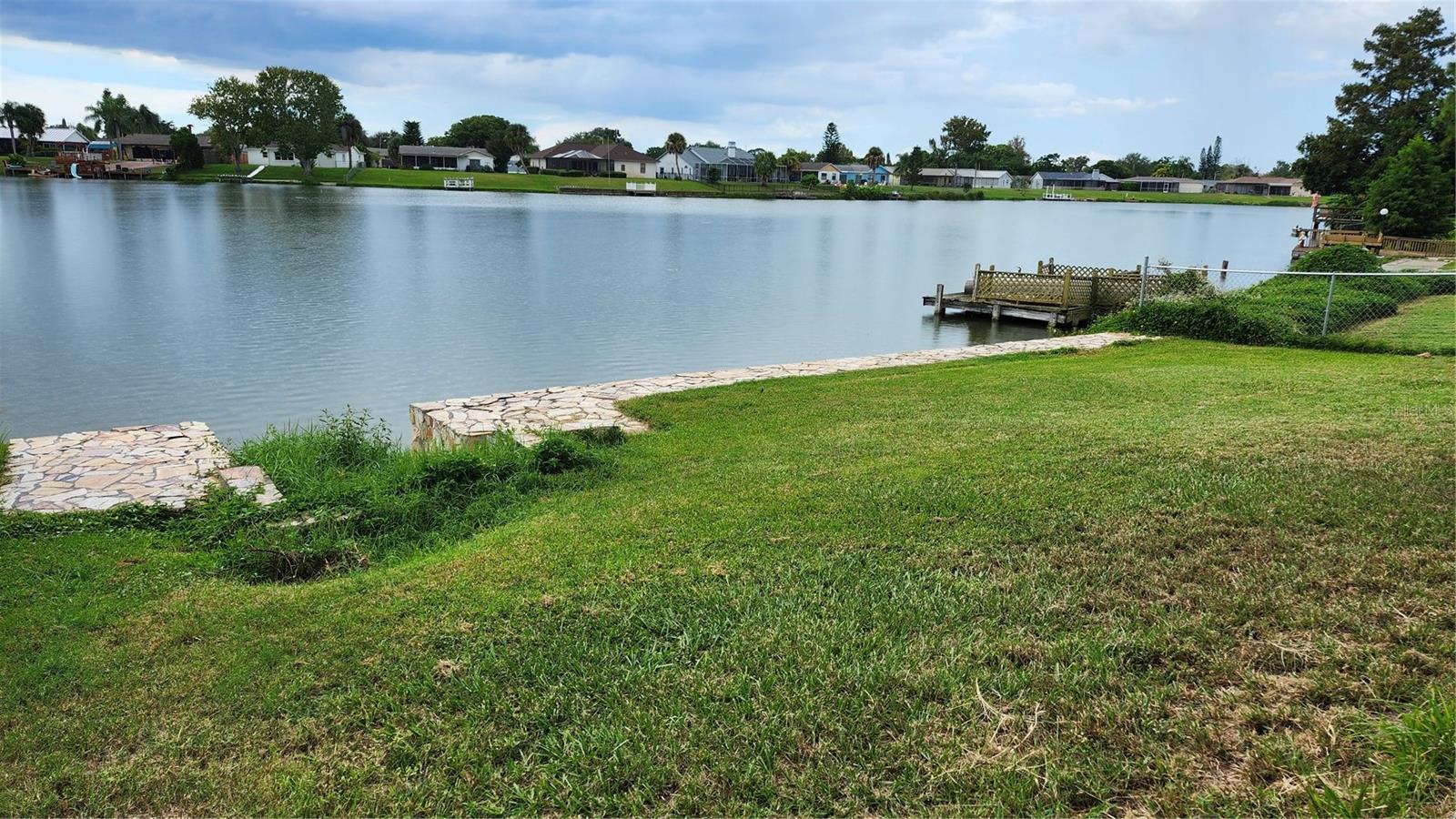 9709 LAKESIDE LN