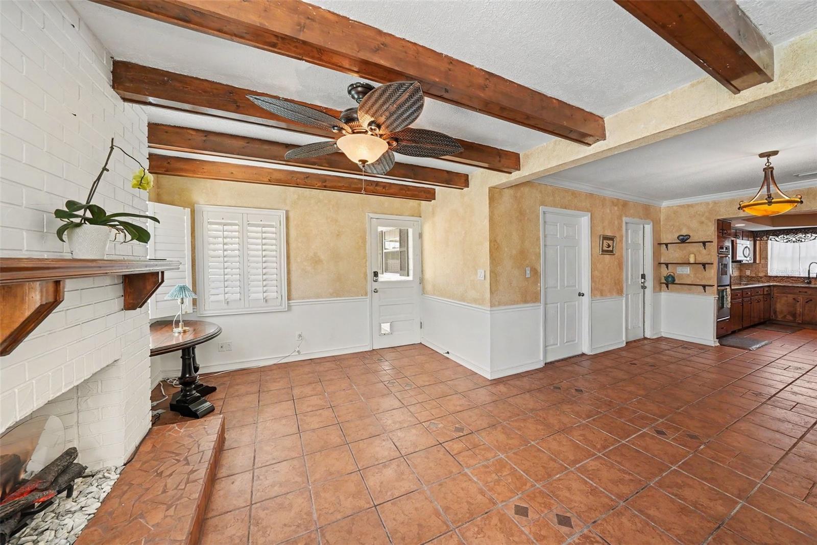 404 CLARISSA DR