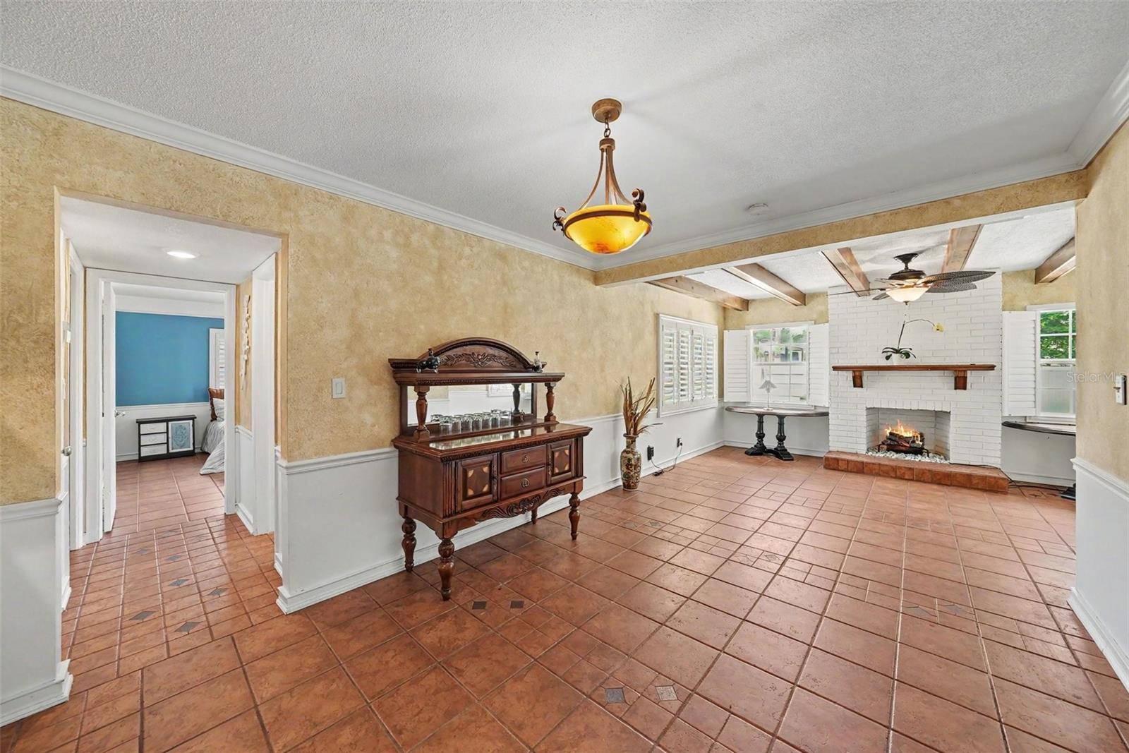 404 CLARISSA DR
