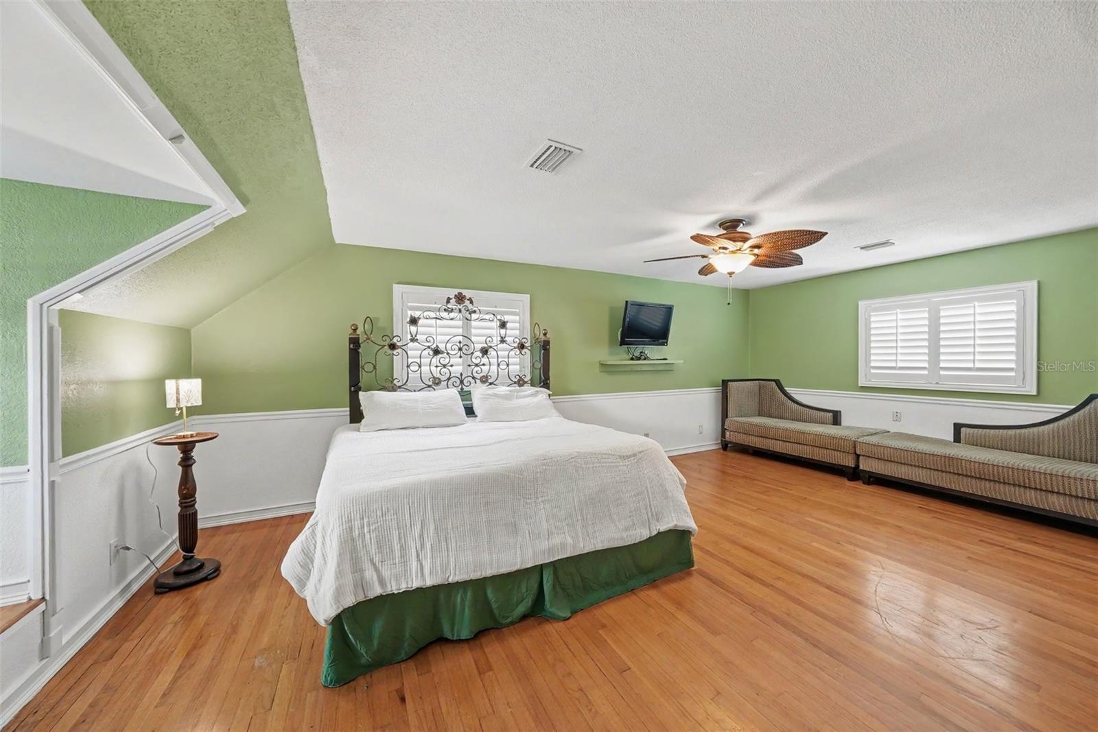404 CLARISSA DR