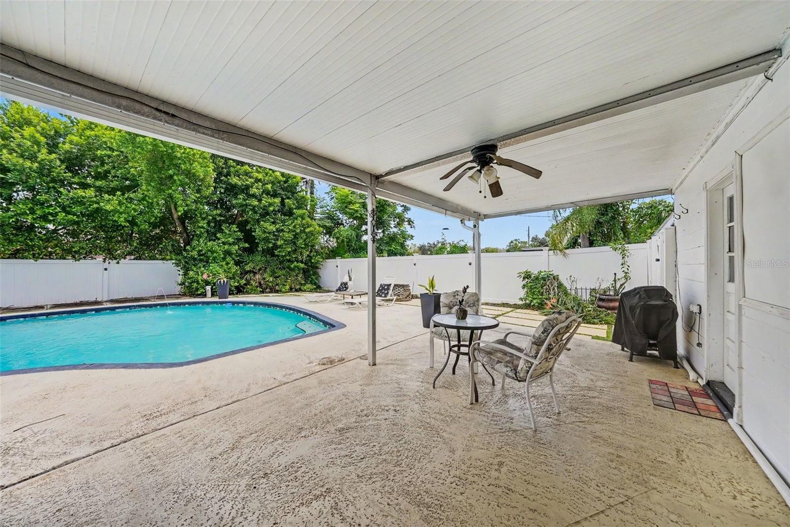 404 CLARISSA DR