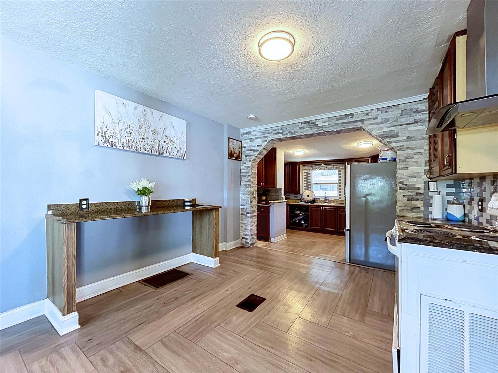 9507 SIX MILE CREEK RD