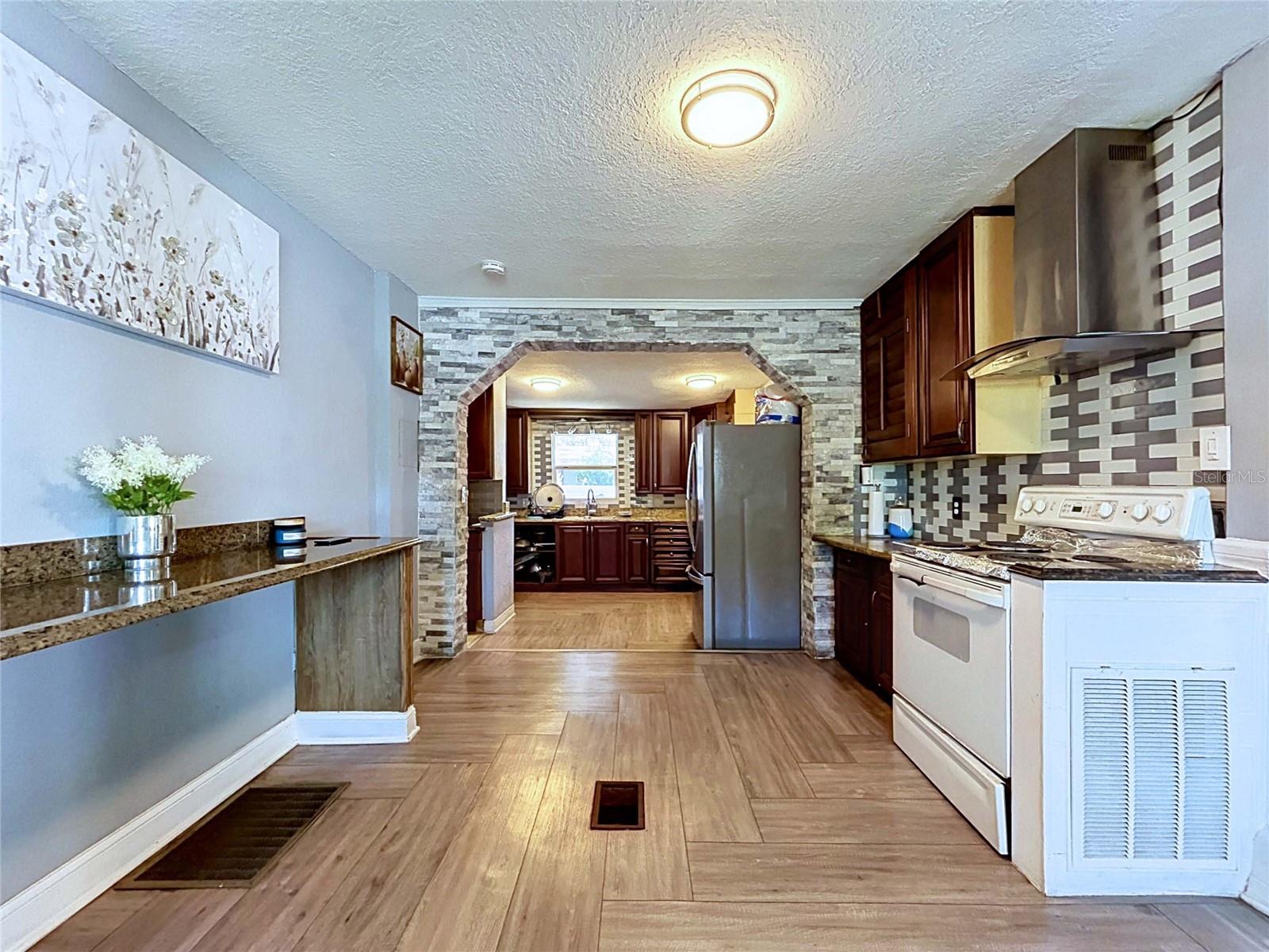 9507 SIX MILE CREEK RD