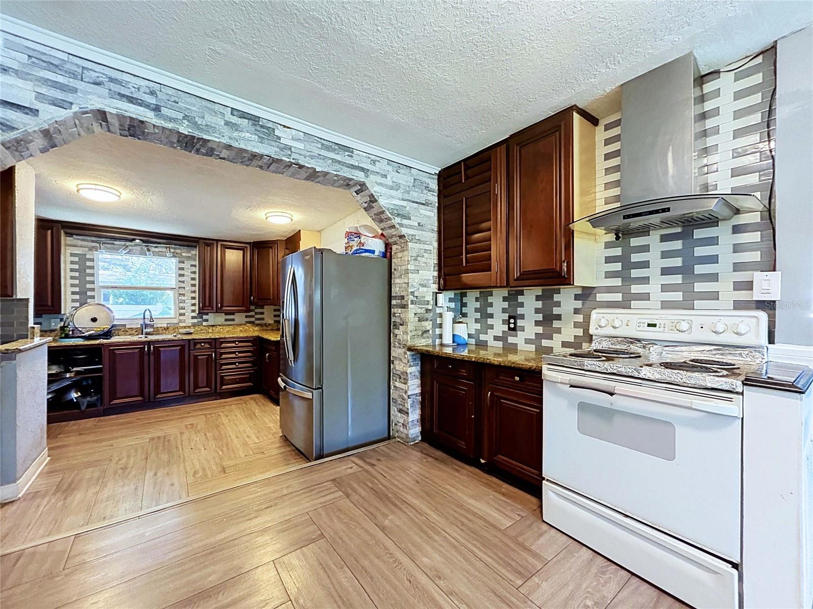 9507 SIX MILE CREEK RD