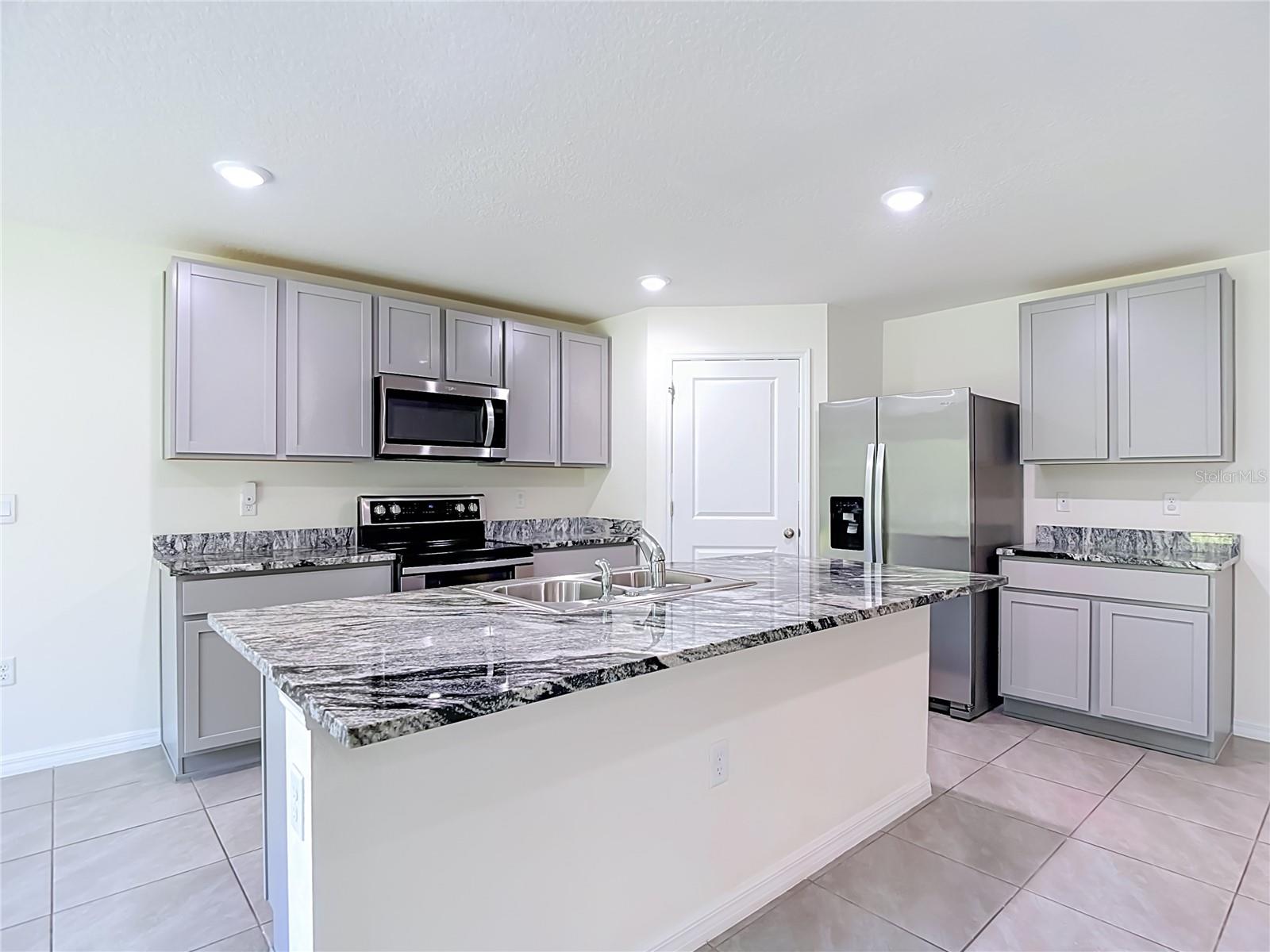 7737 ROSEWOOD GARDEN LOOP