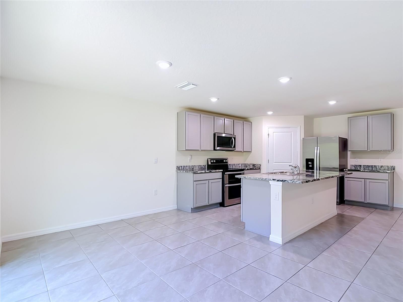 7737 ROSEWOOD GARDEN LOOP