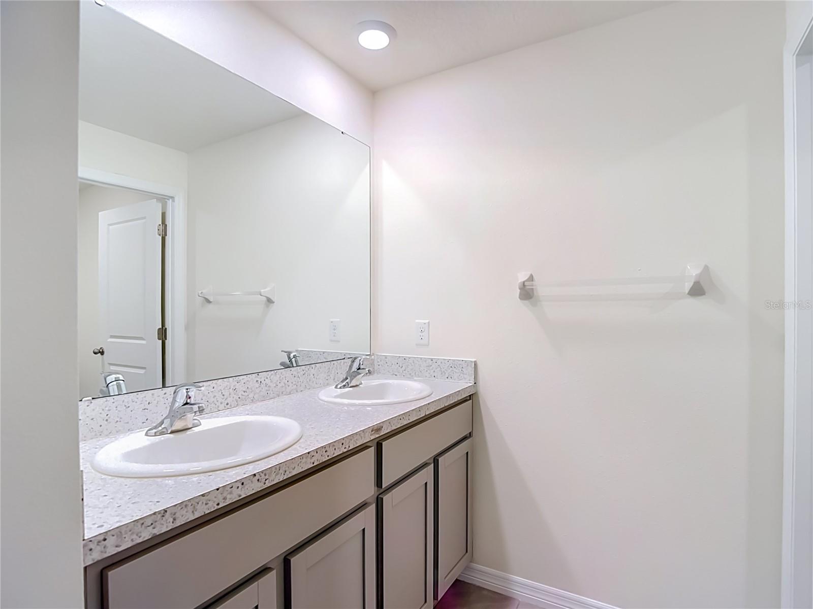 7737 ROSEWOOD GARDEN LOOP