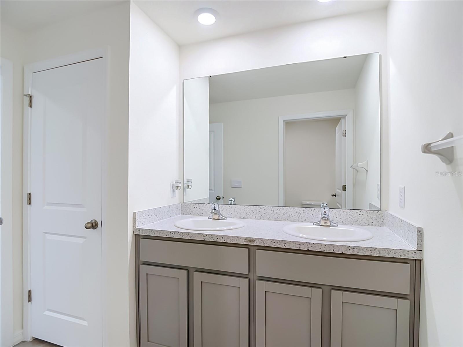 7737 ROSEWOOD GARDEN LOOP