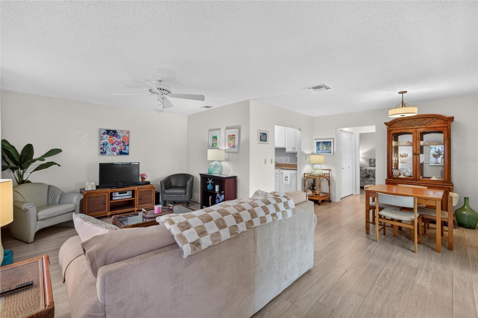 401 DE GRASSE PL #21