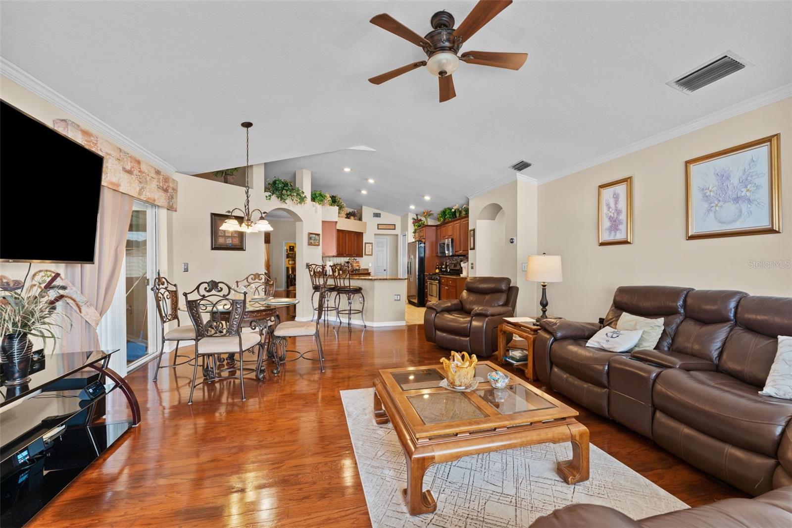 1803 CATTLEMAN DR